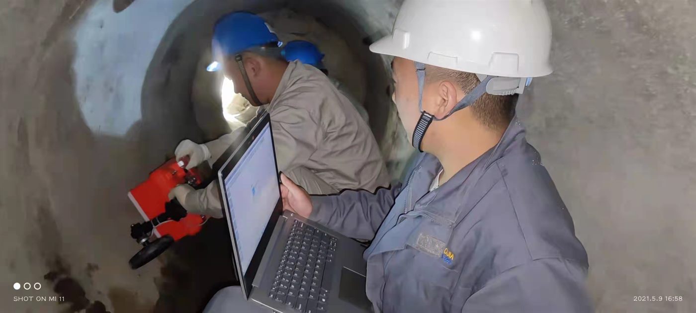 Pipeline locating equipment in the field